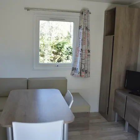 キャンプ場 Domaine Du Chambon *